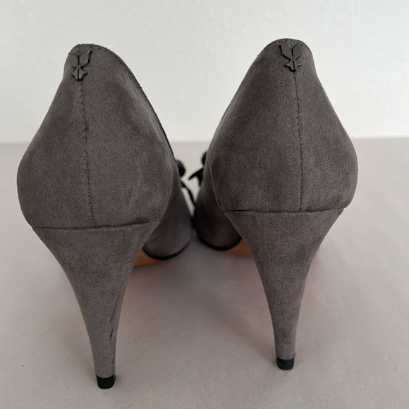J. Renee Idrease Pump Gray Suede size 8 - Picture 6 of 13